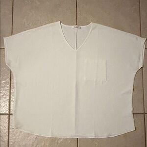 Zenana Outfitters Cream V-Neck Short Sleeve Top
